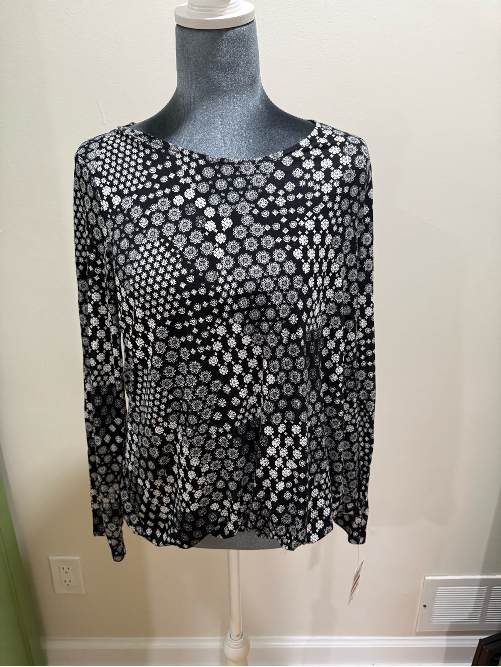 Style & Co. Boho Retreat Black and White Floral Dot Long Sleeve Tee